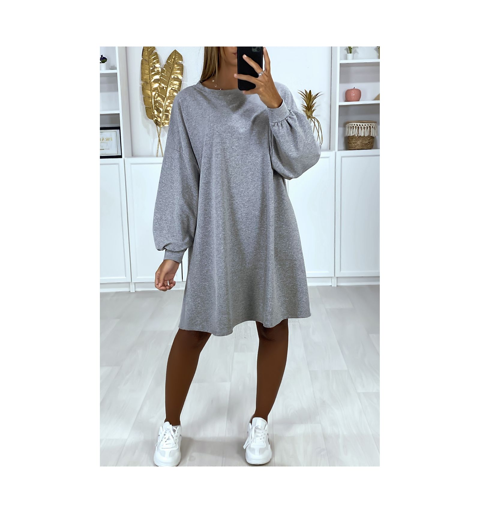 Robe sweat grise over-size très ample et agréable à porter.