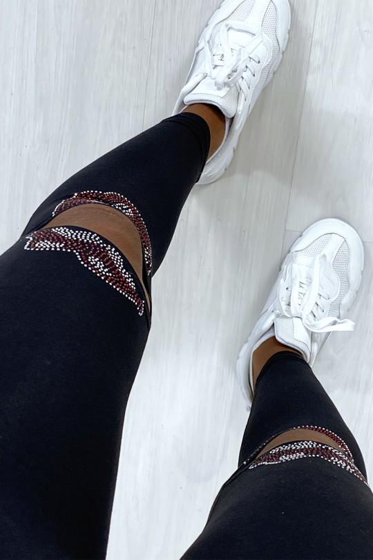 Legging noir en coton avec ouvertures et strass aux genoux Legging noir en coton avec ouvertures et strass aux genoux