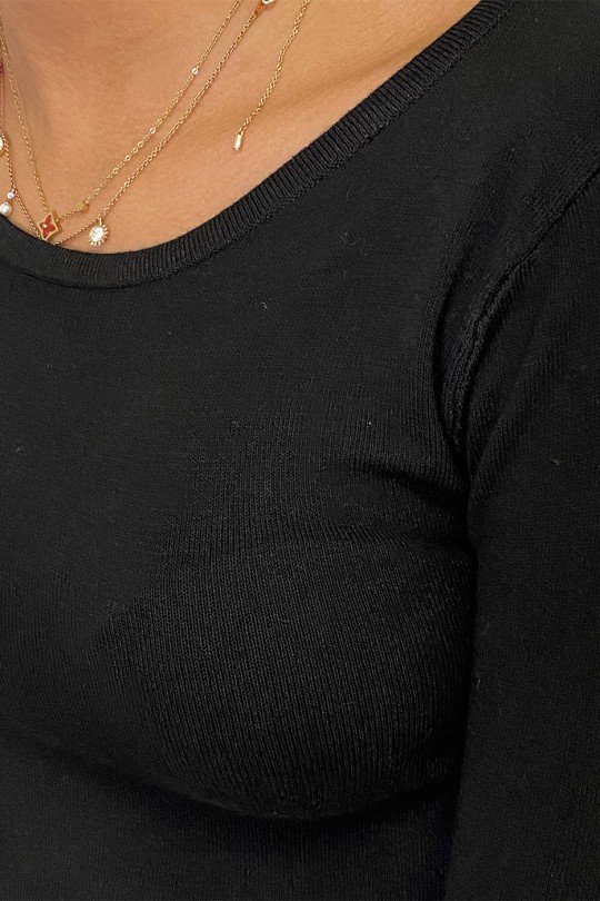 Pull noir col rond en maille tricot très extensible et très doux Pull noir col rond en maille tricot très extensible et très doux
