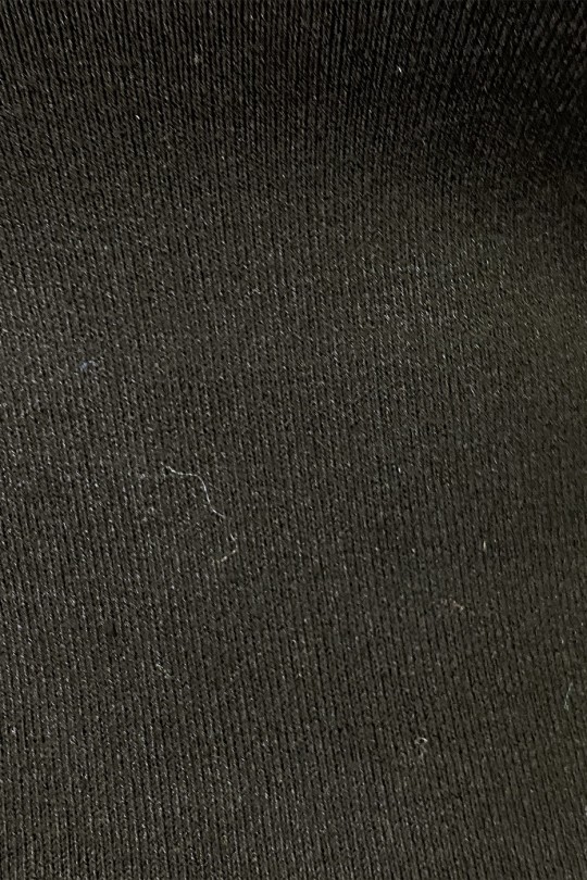 Pull noir col rond en maille tricot très extensible et très doux Pull noir col rond en maille tricot très extensible et très doux