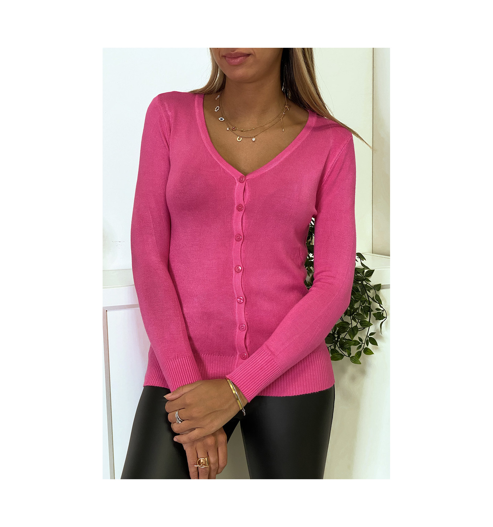Very stretchy and very soft knit cardigan in fuchsia. Women's vest